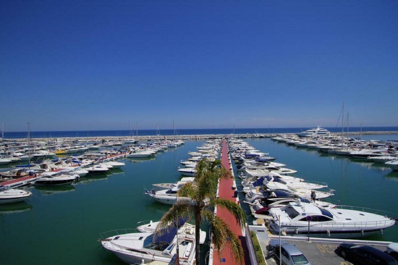 Apartament Aguamarina On The Beach Front Appartement Mijas Costa Buitenkant foto